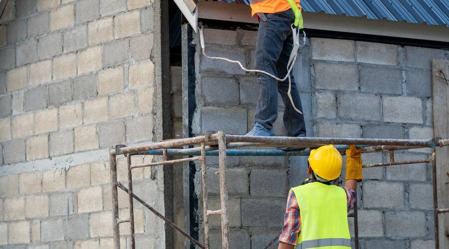 Professional residential roofers in Cloverdale, IN